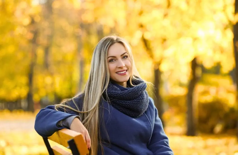 Woman sitting on a bench in an autumn park. Counselling Brisbane. Osteopath for Shoulder Pain and Upper Back Tension. Spiritually Discinnected Holistic Counselling. Brisbane Livewell Clinic