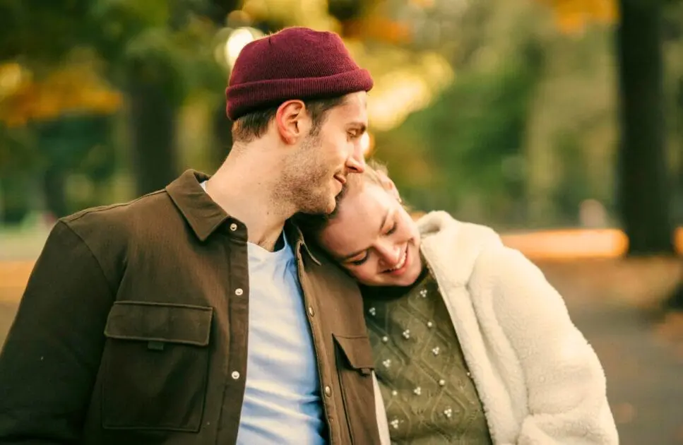 Man and woman sitting on the park bench. Couples Counselling Near Me. Marriage Counselling. Marriage and Relationship Counseling. Brisbane Livewell Clinic