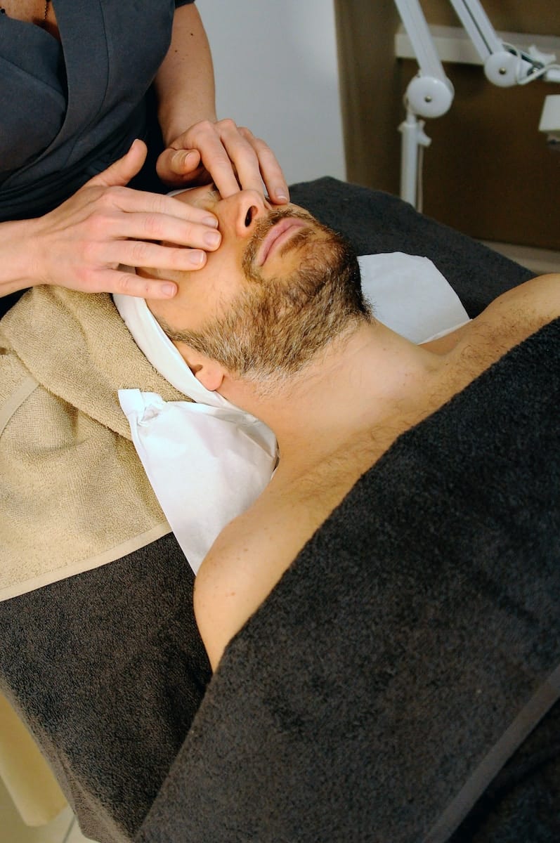 Man having a head massage. Brisbane Livewell Clinic.