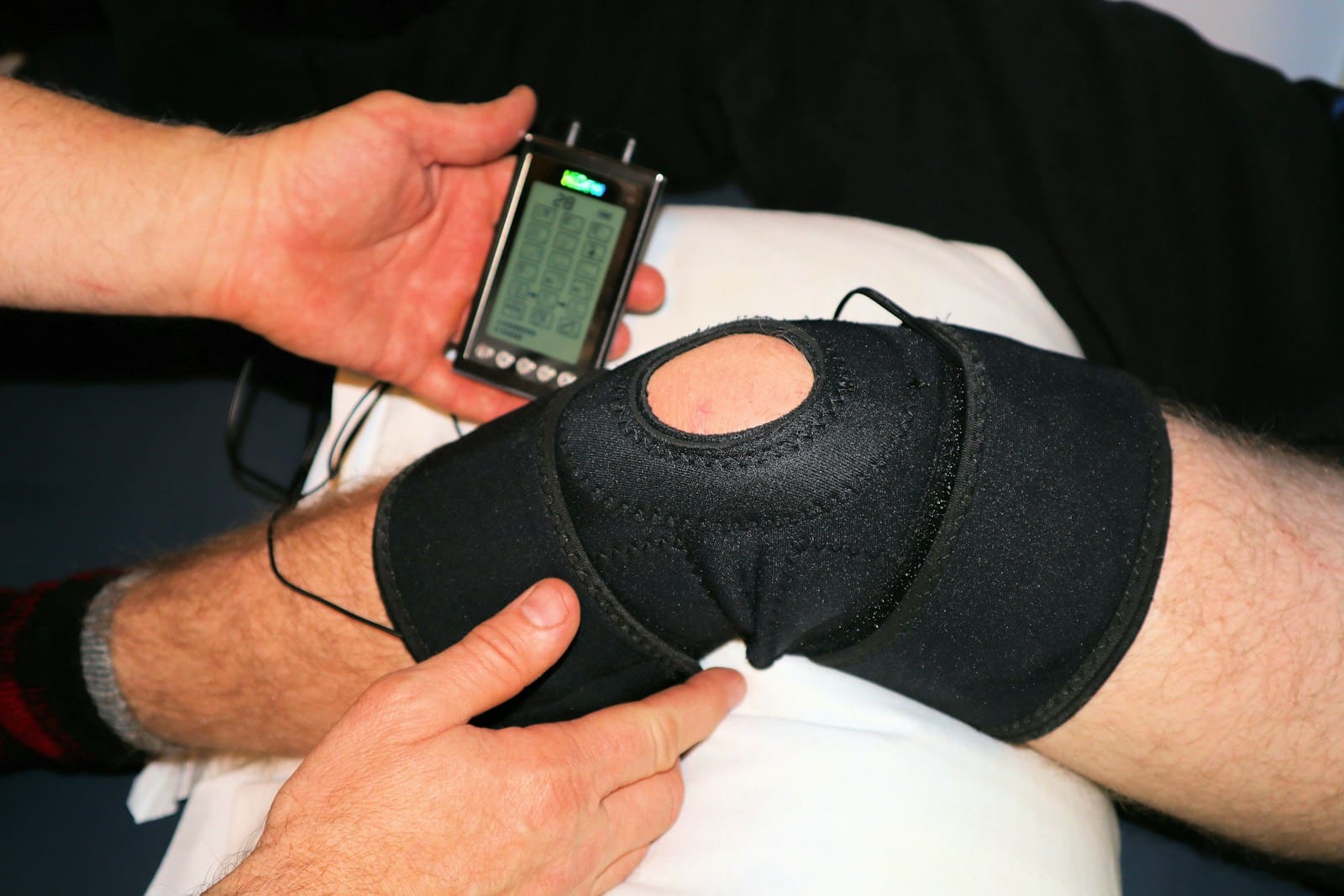 Knee being treated. Knee Pain. Physiotherapist Brisbane