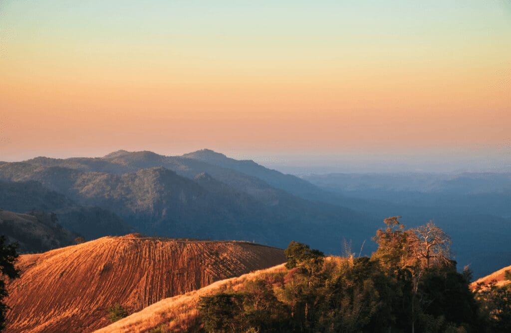 A beautiful mountain view at sunset. Hypnosis Therapy in Melbourne. Brisbane Livewell Clinic