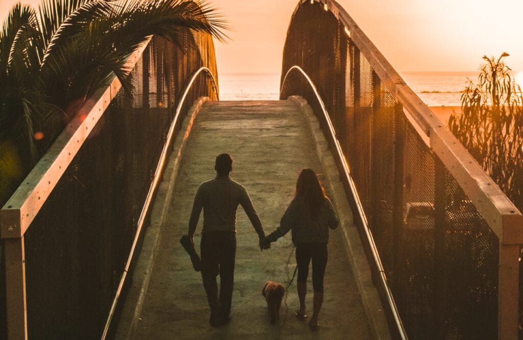 Man and woman walking on the bridge. Clinical Hypnotherapy Murarrie. Naturopath. Brisbane Livewell Clinic